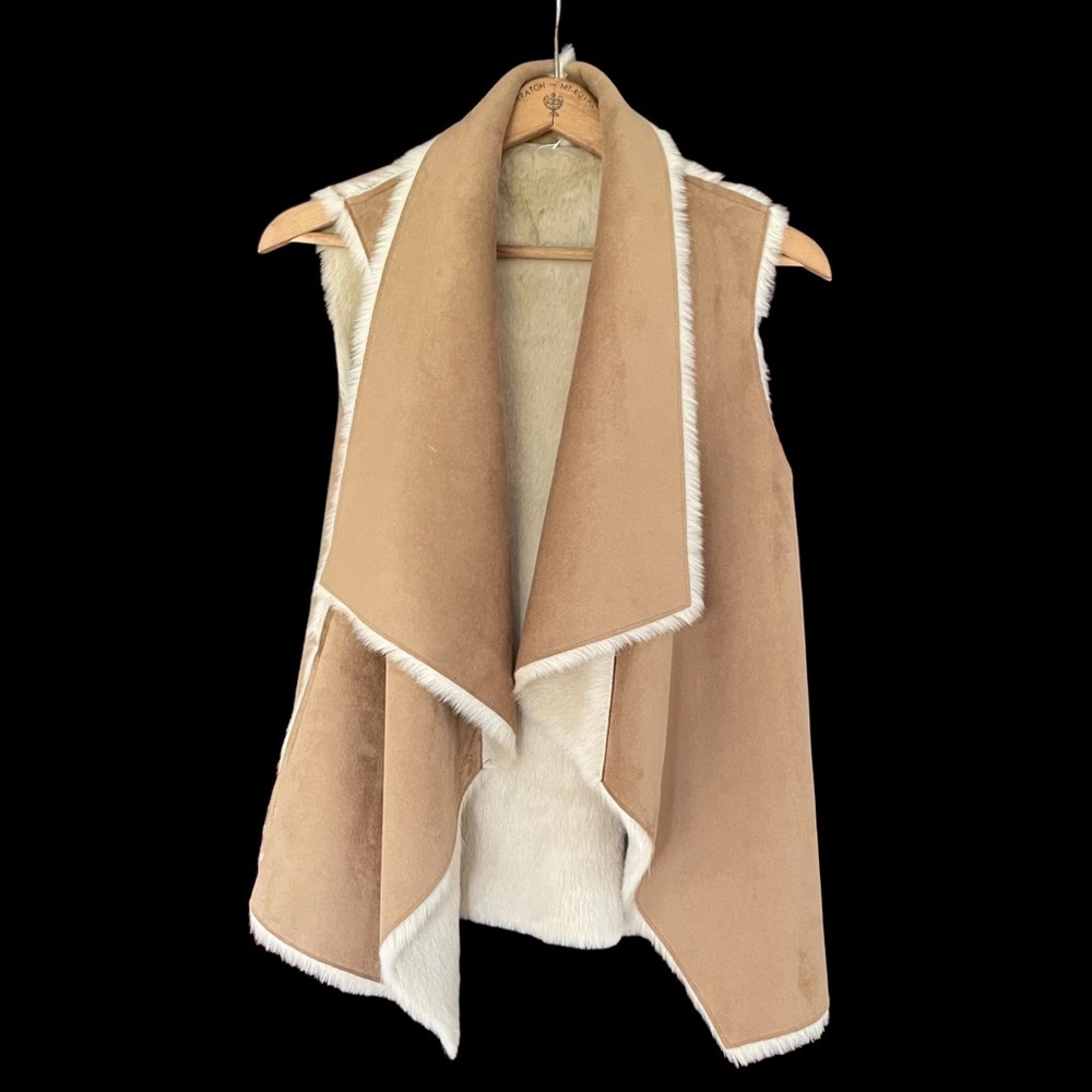 Vegan buckskin faux fur cascading sleeveless vest size small - Picture 1 of 12